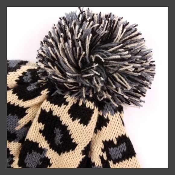 pom pom leopard print winter hat/toboggan - Picture 2 of 2